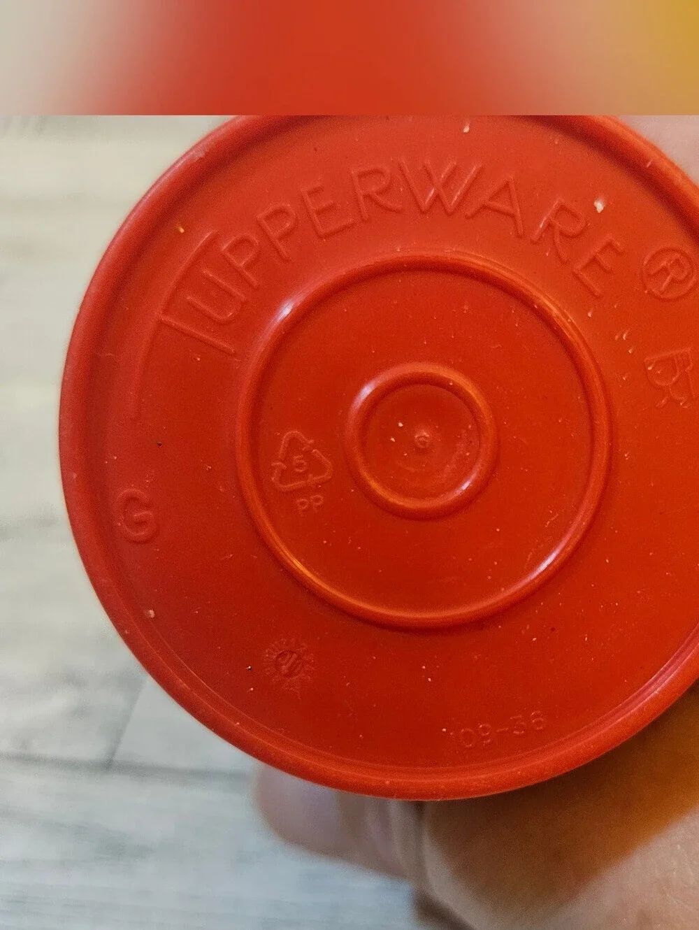 TUPPERWARE VTG 4 Piece Bell Tumblers Set  &  Sippy Cup Lids Red (2) Blue Yellow